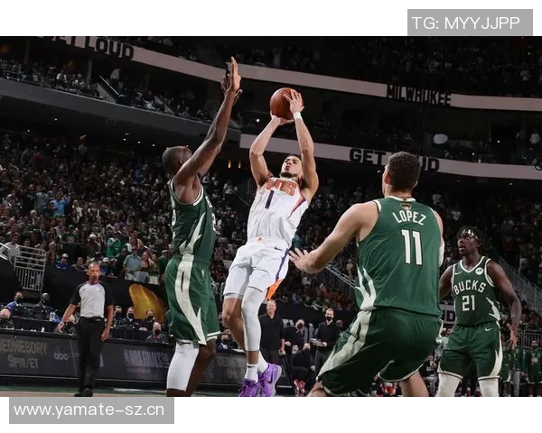 布克上半场表现挣扎12投5中仅得14分5篮板罚球命中率低迷